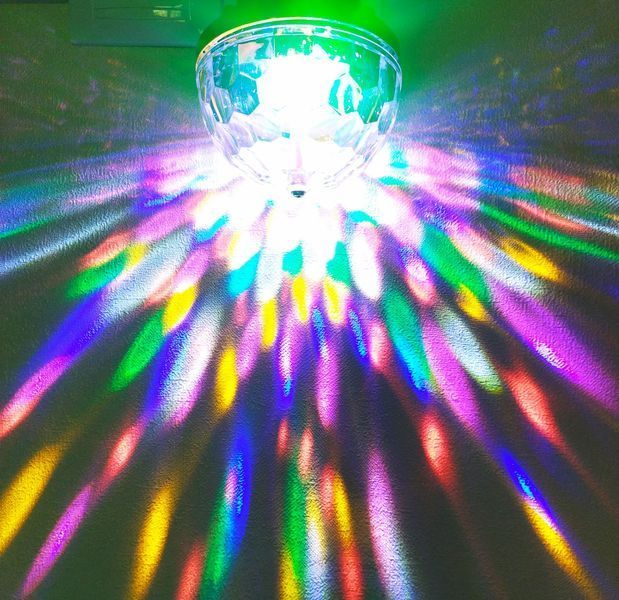 Диско лампа LED RGB вращающаяся G046, цокольная, цветной светильник для вечеринок 03302 фото