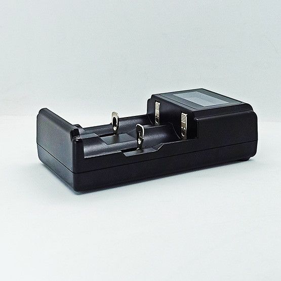 Зарядний пристрій для акумуляторів Amazon Basics BC-2L-EU на 2 слоти з LCD-дисплеєм для Li-ion / LiFePO4 / Ni-MH + Європерехідник у подарунок 04211 фото